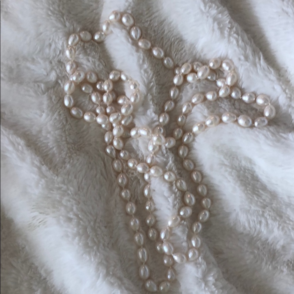 Long pearl necklace
